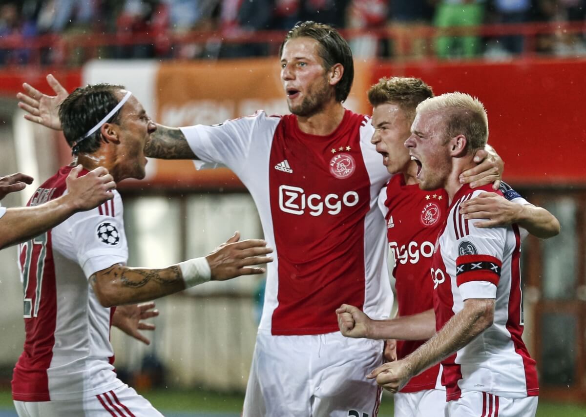 Middenvelder in de spits bij Ajax