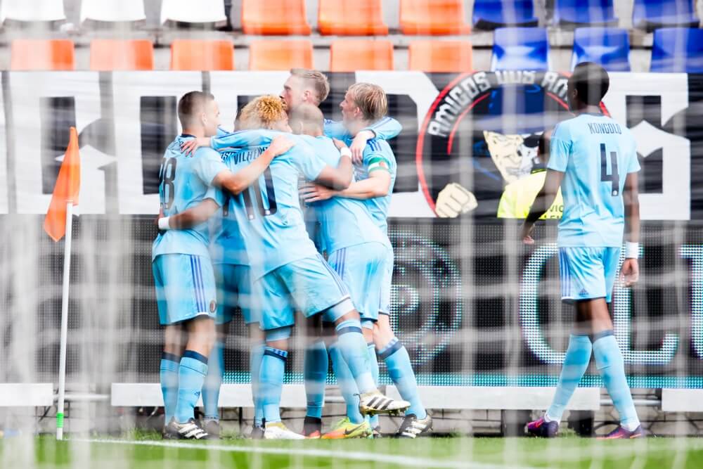 Feyenoord boekt zakelijke zege in Tilburg