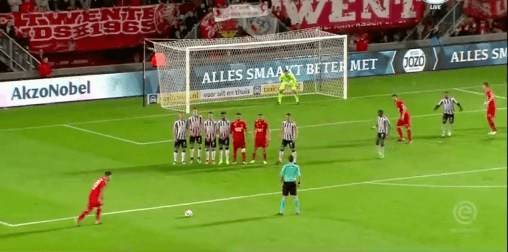 VIDEO: Twente-invaller Krult Vrije Trap Binnen